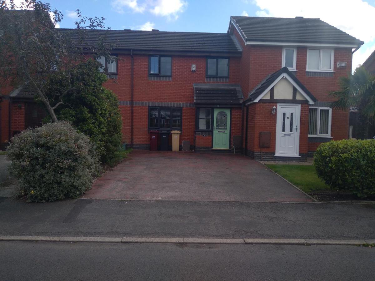 Beautiful 2-Bed House In Bolton With Free Parking Villa Luaran gambar